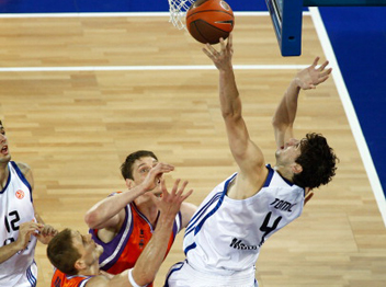 טומיץ'. חצה את הקווים