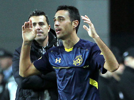 זהבי, בכורה ב-11