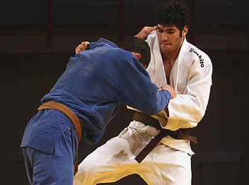 יירש את זאבי? אורי ששון