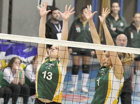 בנות כפר סבא. מגיעות בפיגור למשחק ה-2 בסדרה (אלן שיבר)