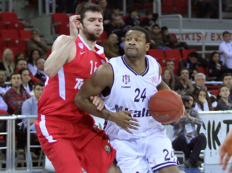 בדרך להצלבה. פאפאניקולאו סוגר על מינארד (gettyimages)