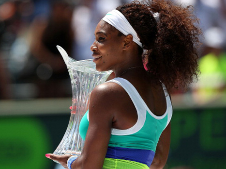 סרינה והגביע. פעם שישית בקריירה (gettyimages)