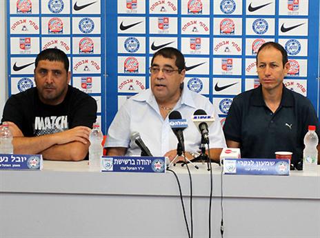 ברשישת, במרכז, פוטר על ידי העמותה