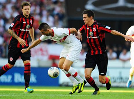איביסביץ' נאבק בהגנת פרנקפורט (GETTYIMAGES)