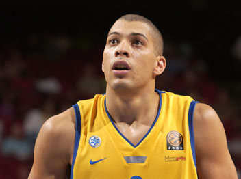 "היום קשה לשמור על סגל מעונה לעונה". פארקר (gettyimages)