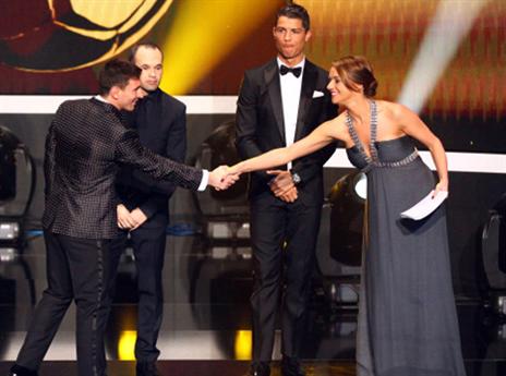 עד כה נאלץ להסתפק בסגנות. עם מסי, אינייסטה ופרצוף חמוץ (GETTYIMAGES)