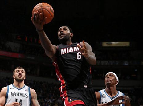 ג'יימס, התאושש מול הוולבס (GETTYIMAGES)