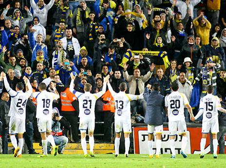 שחקני מכבי. חוגגים גם בטדי