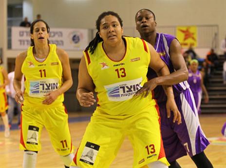 אי אפשר לעצור אותה. אדאמס (עודד קרני, מנהלת ליגת ווינר נשים)