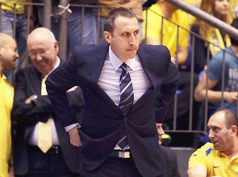 יורק דם בשביל כל ניצחון. בלאט (אלן שיבר)