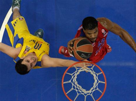מבט מלמעלה על הבעיה מתחת לסל (gettyimages)