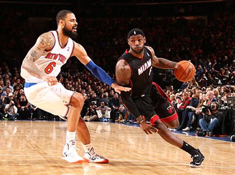 לברון מול טייסון צ'נדלר. האם בעונה הבאה הם ישתפו פעולה? (gettyimages)