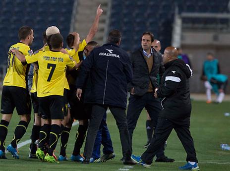 הלחץ התפרק (יונתן זינדל)