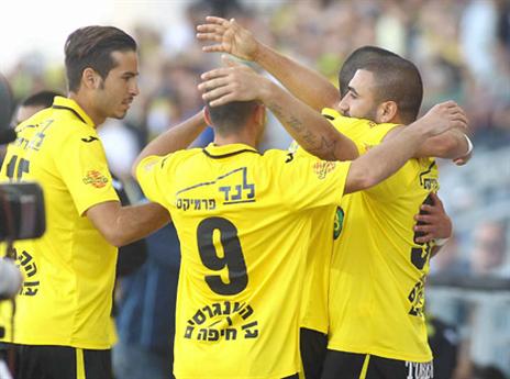 אפילו השחקנים חוטפים כרטיסים (אלן שיבר)