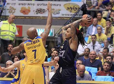 יציאה חזקה לקלעים (אלן שיבר)