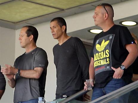 בידיים שלכם. טביב וברקת ביציע