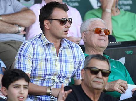 סטנוייביץ' ושחר ביציע (יוסי שקל)