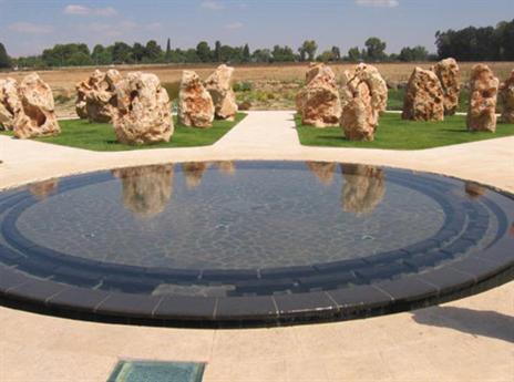 אנדרטה במקום האסון