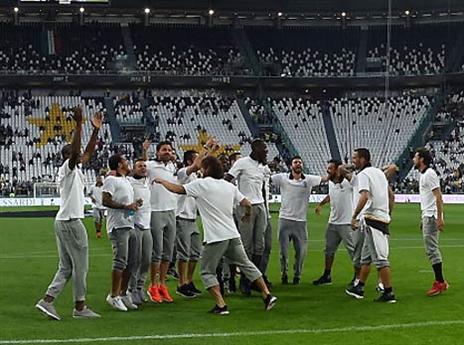 השחקנים חגגו כבר לפני המשחק (gettyimages)