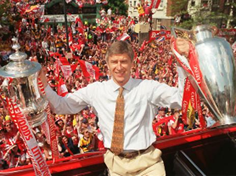 זוכר איך מניפים? ונגר (GETTYIMAGES)