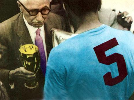 בלי טקס, בלי המנון: וארלה מקבל את הגביע מרימה (gettyimages)