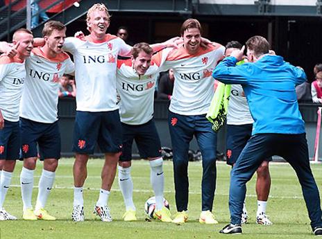 ואן חאל לוקח תמונה למזכרת (GETTYIMAGES)