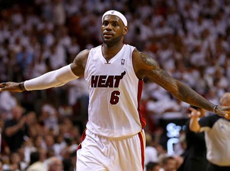 גם לברון יודע לפרוש כנפיים (gettyimages)