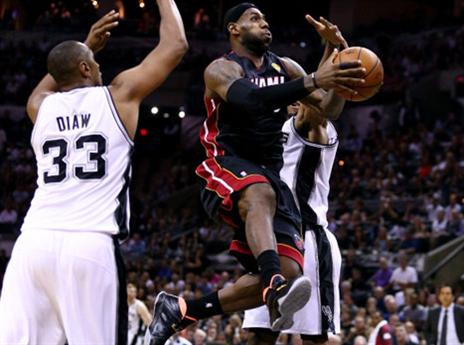 לברון. השתלט על המשחק (gettyimages)