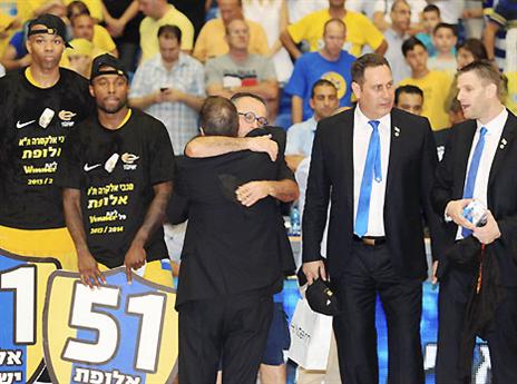 הצהובים מסמנים וי מטורף (אלן שיבר)