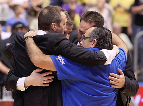 חתומים על עונה מושלמת. בלאט והצוות