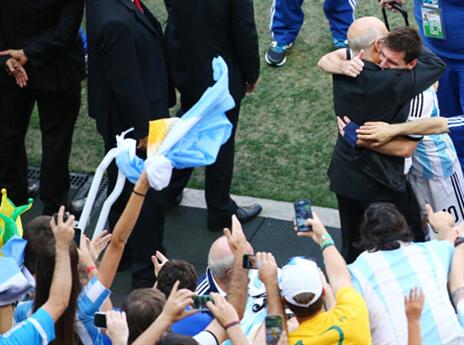 חיבוק של חצי גמר (gettyimages)