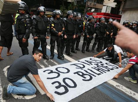 מספר מפגינים כבר עצורים