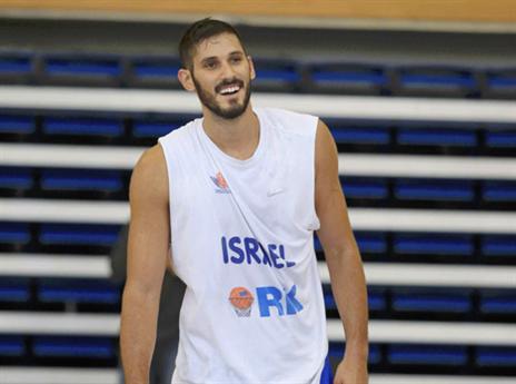 גם פה יש שחקני NBA. עומרי כספי (אלן שיבר)