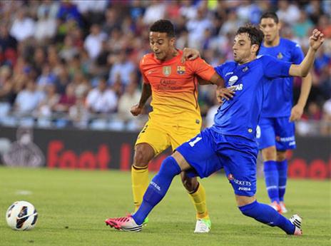 ועוצר גם את תיאגו