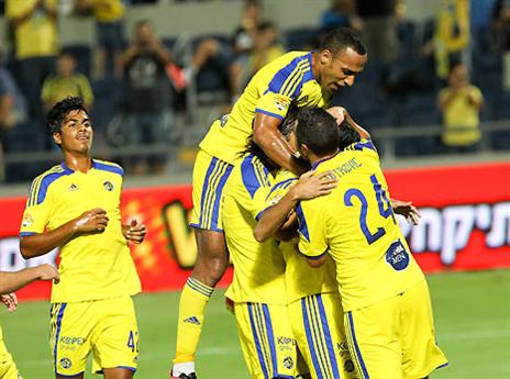 חוגגים בבלומפילד (דני מרון)