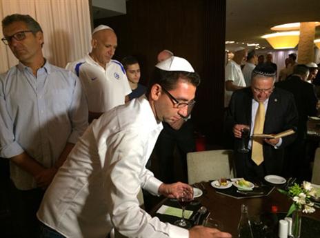 איך אומרים חג שמח בפורטוגזית?