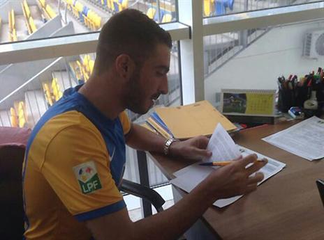 חדד חותם על החוזה ברומניה