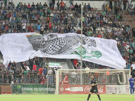 גם היה דגל מעורר מחלוקת ביציע (יוסי שקל)