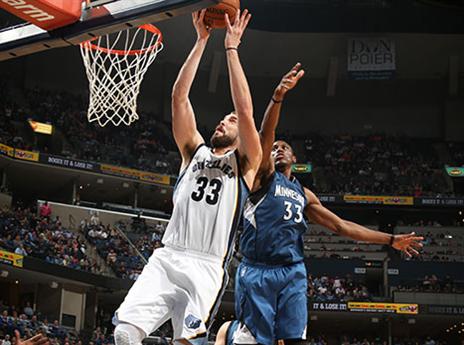 צפו במארק גאסול מפגיז 32 נקודות (getty)