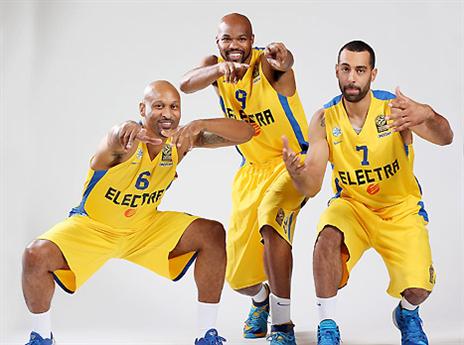 רנדל עם סמית' וטיוס. צוברים תאוצה (gettyimages)