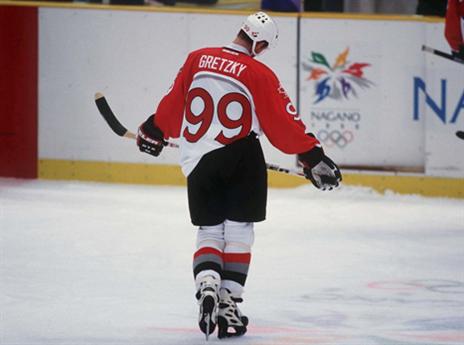 יש לו מספר מחייב על הגב...