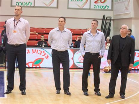 גם הצוות המקצועי של מכבי כיבד (צילום: אלן שיבר)