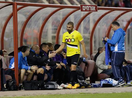 התעמת גם עם ערן לוי (צפריר אביוב)