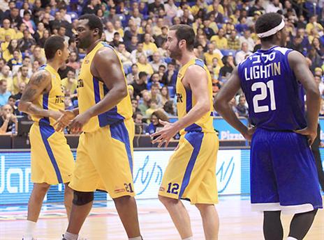 מכבי כבר עם הראש במשחק מול אלבה ברלין (צילום: אלן שיבר)