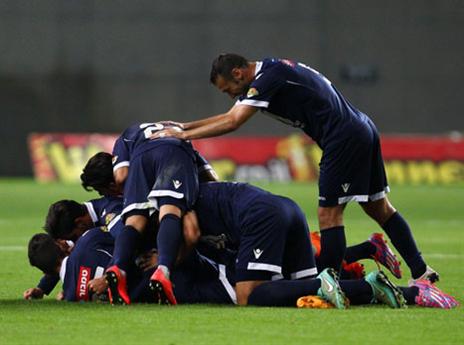 עכו בעננים, והאמת שבצדק (עודד קרני)