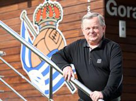 האיש שגילה את צ'אבי אלונסו, אצ'רי (האתר הרשמי של סוסיאדד)