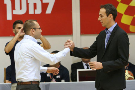 קטש. ניצחון על האקסית (מנהלת הליגה)