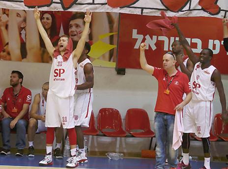 חגיגה בלבן-אדום בהדר יוסף (אלן שיבר)