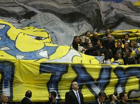 הקהל השקיע בתפאורה (אלן שיבר)