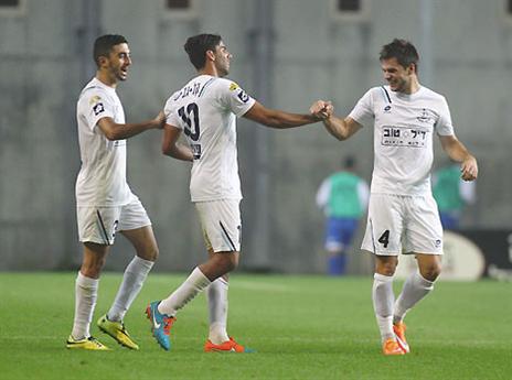 נאבקים בירידה, אבל לפחות הם בשמינית הגמר. שחקני הפועל פ"ת